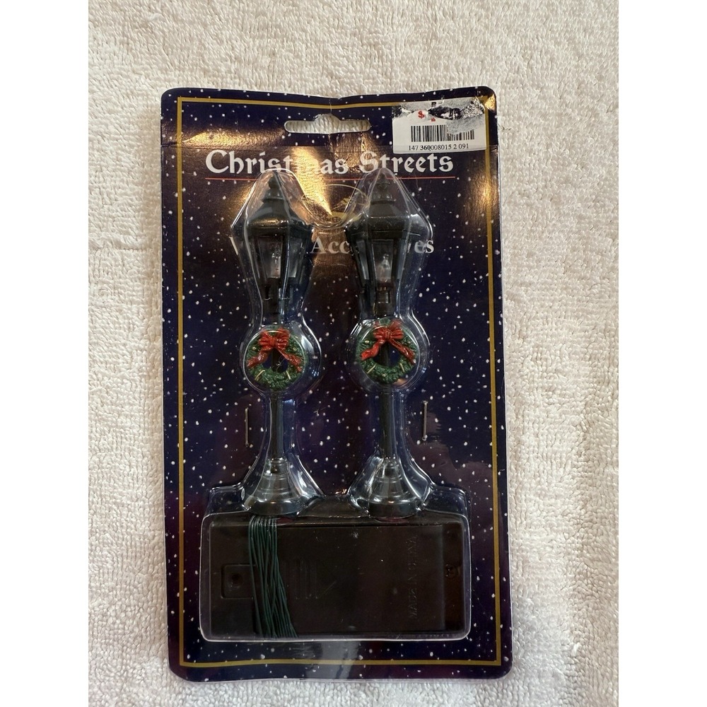 New Christmas Village Battery Operated  Street Lights 2 Pack  Victorian Era Lamp